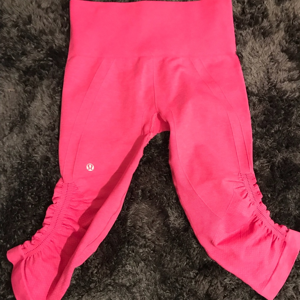 Lululemon pink Capri’s size 4 (XS)
